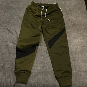 NIKE OLIVE SPORTSWEAR SWOOSH TECH FLEECE PANTS